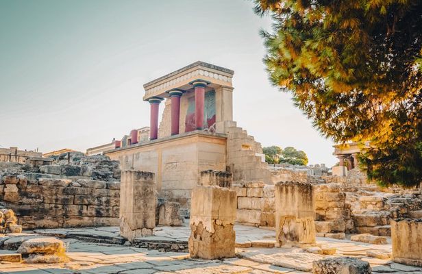 Knossos Palace and City of Heraklion with hotel pick-up
