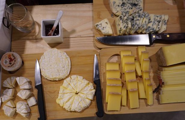 Lyon: Wine & Cheese Pairing with a Sommelier