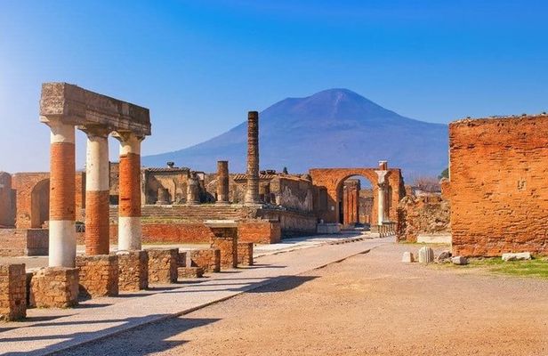 Pompeii Private Tour with Archaeologist and Skip the Line Access