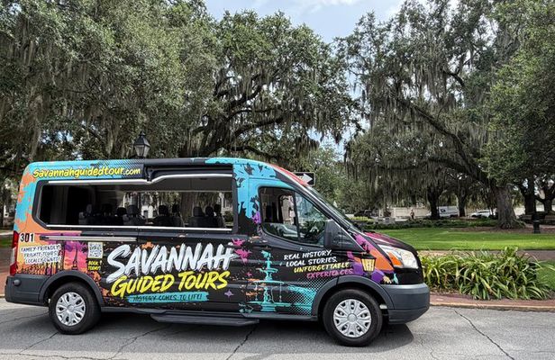 Savannah's Historic District Open Air Guided Tour - Free Parking