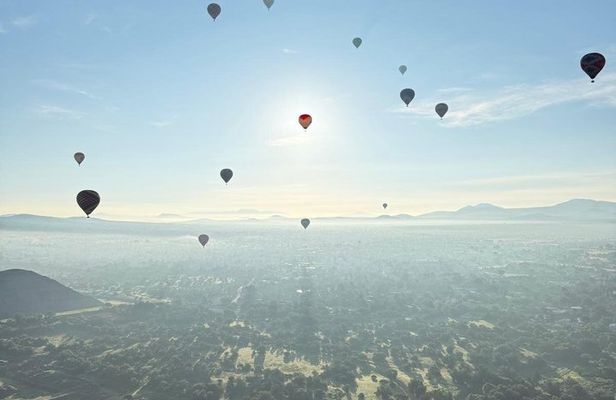 Balloon flight over Teotihuacan Round trip