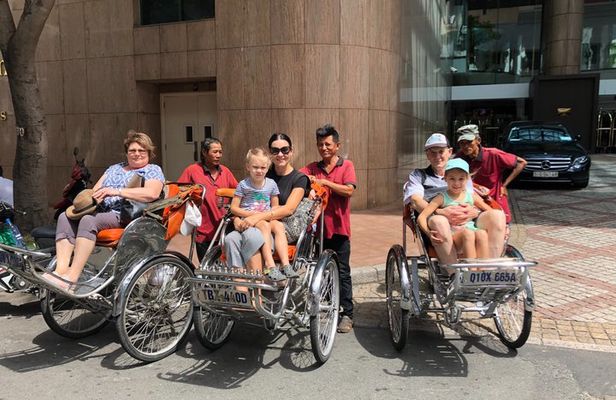 Ho Chi Minh City Cyclo Ride with Buffet Dinner Cruise