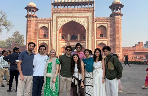 Skip the line Taj Mahal and Agra Fort Tour with Guide