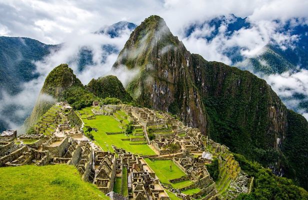Machu Picchu Guided Tour from Aguas Calientes with Ticket