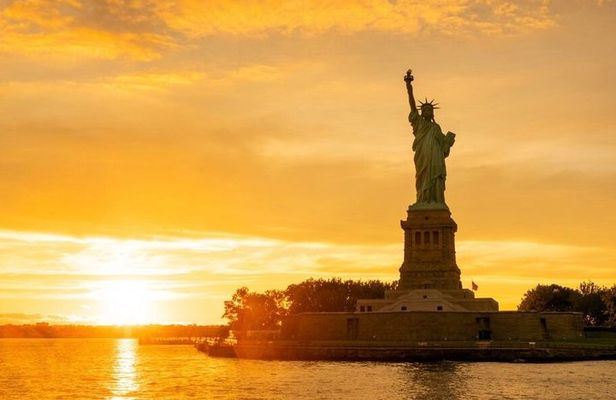 NYC 90-Minute Sunset Harbor Cruise: Statue of Liberty and Skyline