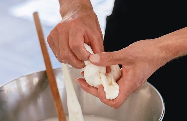 Sorrento Mozzarella Experience with Wine and Limoncello