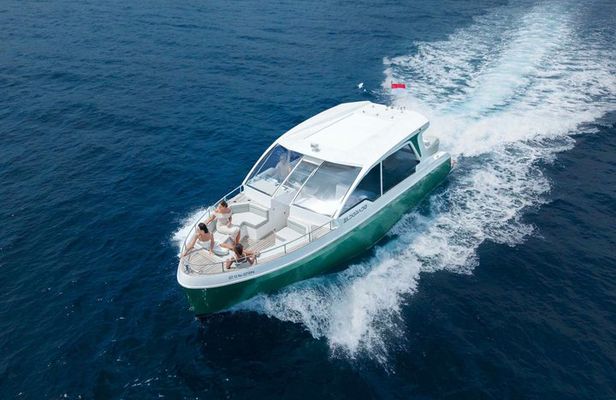 First Class Day Tour from Bali to Nusa Penida: Manta Rays, Yacht