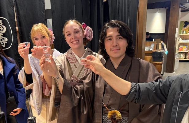 Kobe Sake Brewery Hopping and Local Izakaya Dinner in Sannomiya