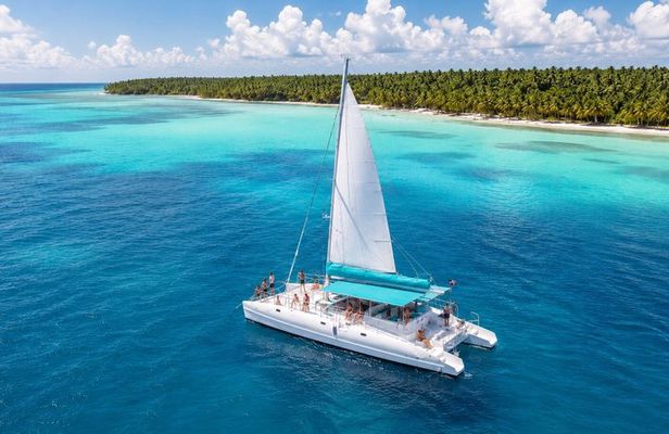 Saona Island Catamaran: Natural Pool, Starfish, Lunch & Bar