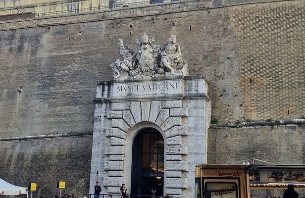 Vatican Museums and Sistine Chapel Entrance with Audio Guide