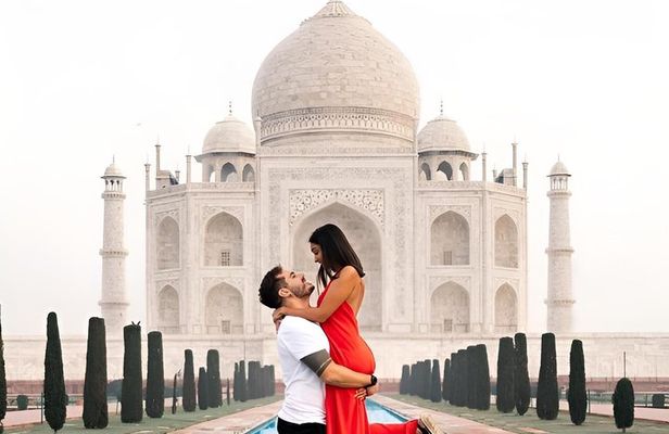 Private Taj Mahal at Sunrise Tour with Agra Fort and Wildlife SOS