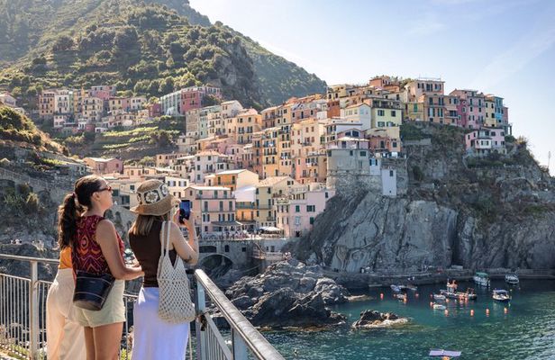Small Group Best of Cinque Terre and Pisa from Florence