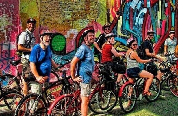 SUNSET BIKE RIDE through Cartagena de Indias Bay and Getsemani