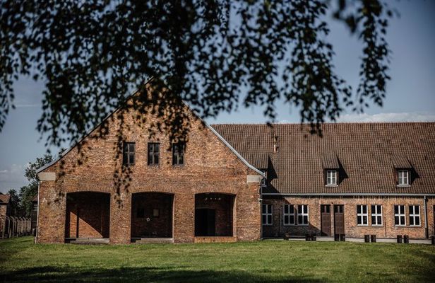 Auschwitz Birkenau Guided Tour with Private Transfer and Tickets