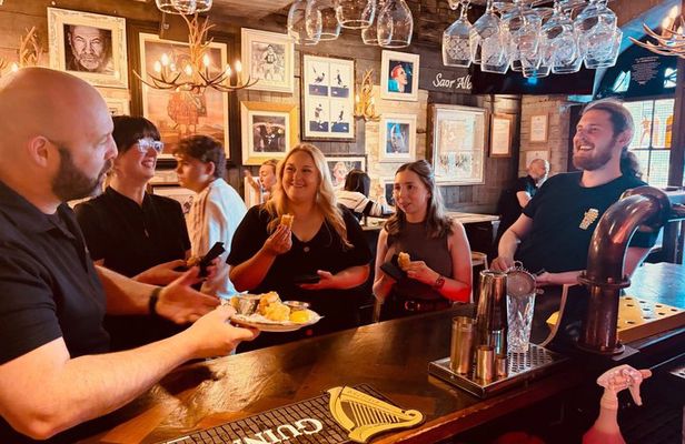 Edinburgh Walking Tour with Scottish Bites Food Tasting