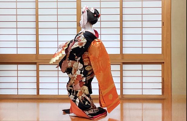 Kyoto Meet the Geisha Maiko with Gion Walking Tour
