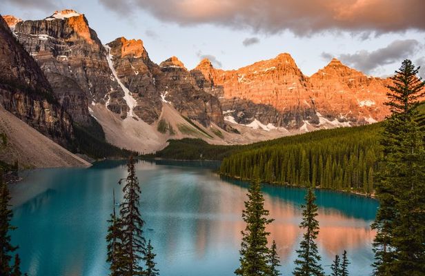 Moraine Lake, Lake Louise, Peyto & Bow Lake Small-Group Tour