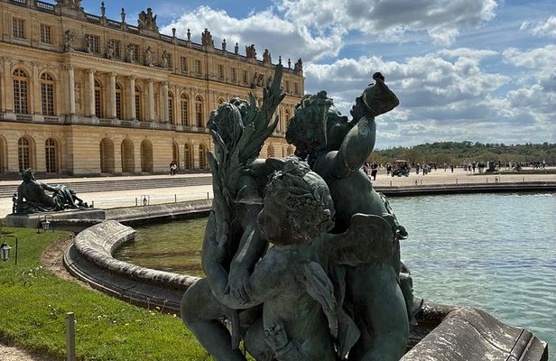 Versailles guided tour Trianon Gardens and entrance to the Castle