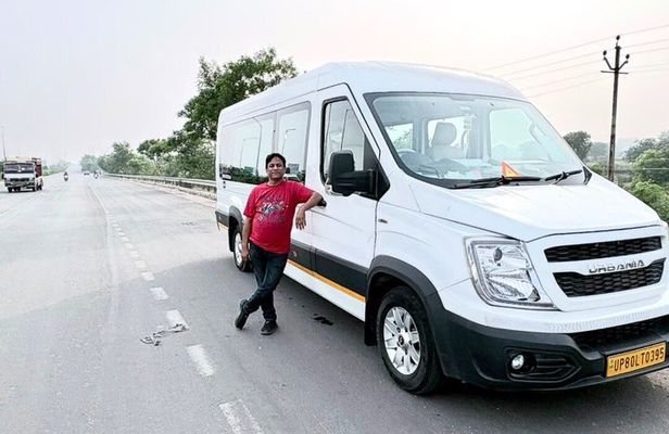 Same-Day Taj Mahal Group Tour From Delhi by Luxury Travelers