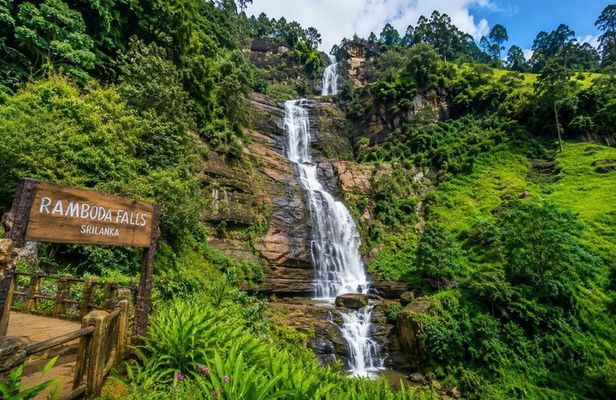 Kandy Nuwaraeliya Tour and Ella Train Journey from Nanuoya