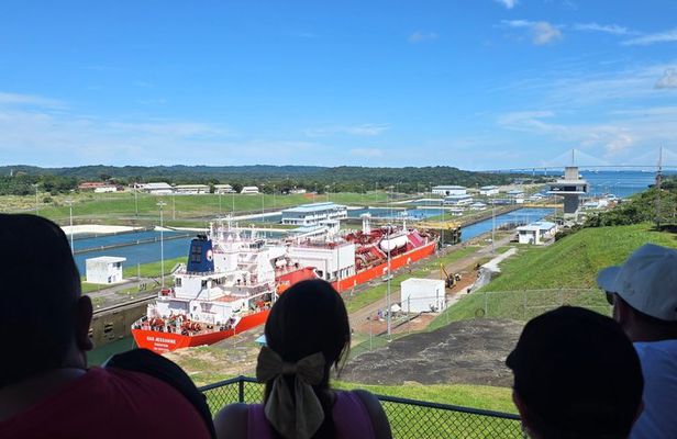 Private Layover Panama Canal & City Tour