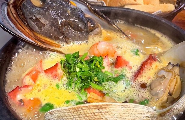 Santiago: Lastarria Food Tour with 5 Tastings and Ice Cream