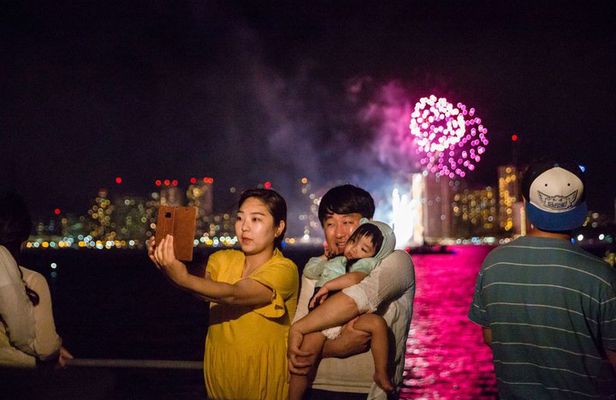 Waikiki Friday Fireworks Cruise with Shuttle Option