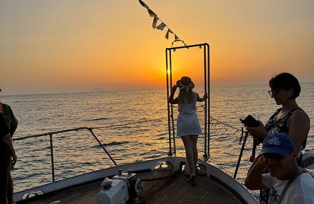 Tropea - Capo Vaticano: Sunset Cruise with aperitif
