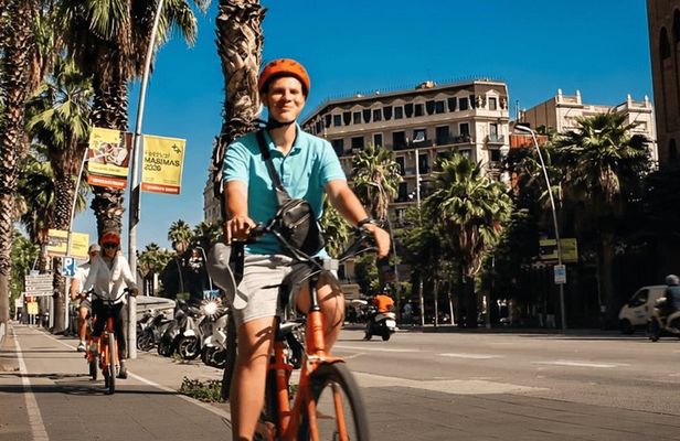 Barcelona Premium E-Bike Tour: Small Group City Experience