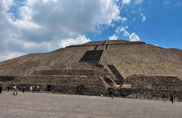 Guided tour of Teotihuacán without breakfast or store visits