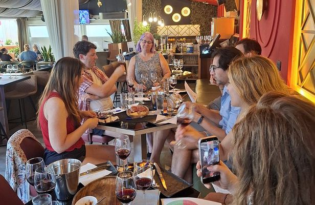 Relaxed Tasting of 7 Croatian Wines in Split Old Town