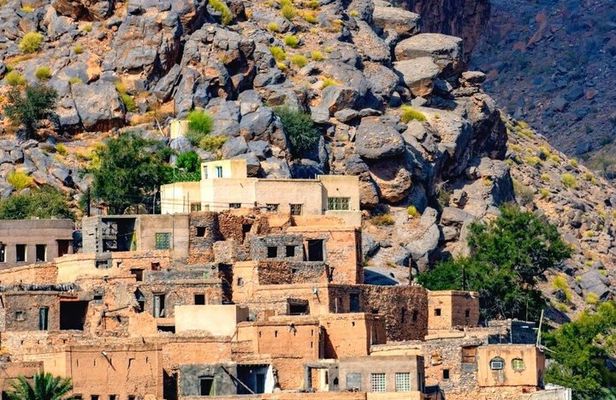 Private Misfah Al Abriyyin Heritage and Jebel Shams Adventure