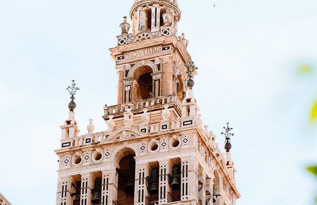 Cathedral, La Giralda and Santa Cruz Quarter Tour "Jewish"