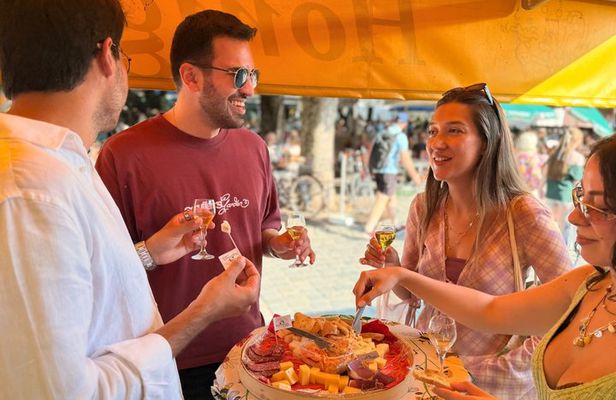 Munich: Eat Like a Local! Bavarian Food Tour with Beer & Dessert