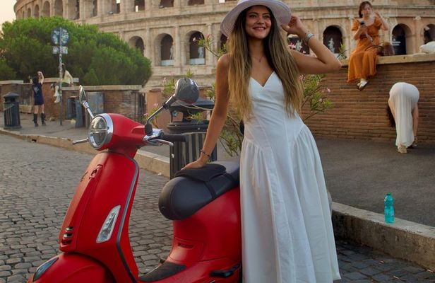 Roma Vespa Tour La Dolce Vita Experience and Photo Shoot