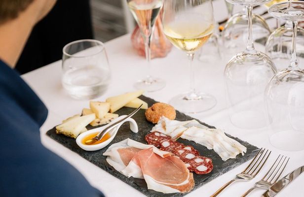 Guided Tour of Pompei, Lunch and Wine from Sorrento