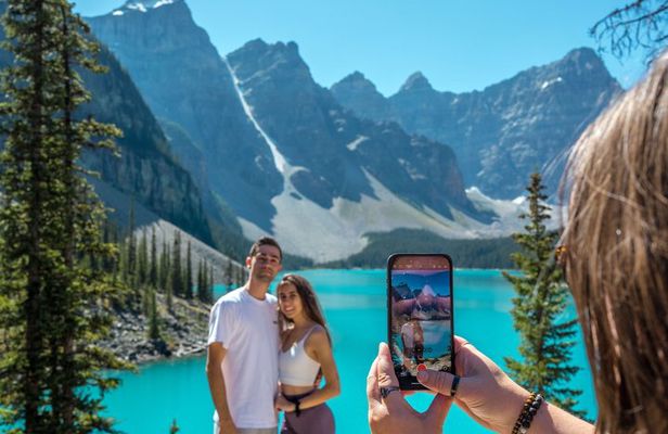 Banff Icons: Moraine Lake, Lake Louise, Gondola, Wildlife, Dinner