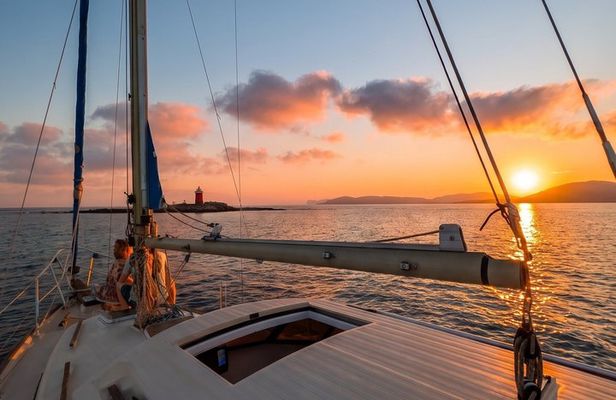 Aperitif and sunset cocktail on a sailing boat for max 6 adults