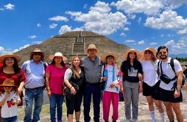 Teotihuacan Pyramids Tour from Mexico City with an Architect