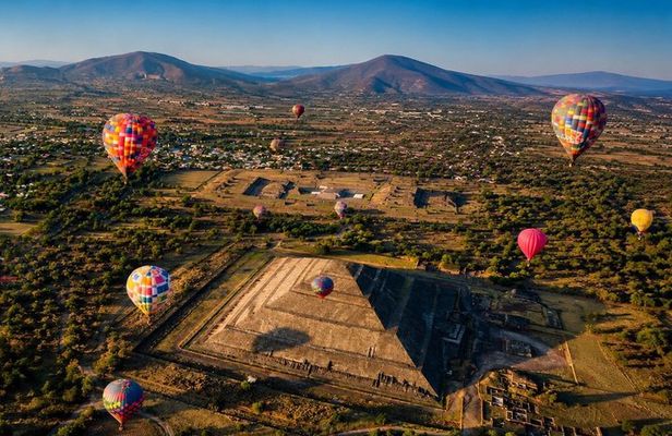 Balloon Flight + Mexico City Pickup + Cave Breakfast + Pyramids