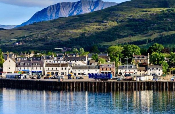 Ullapool Port Ardvreck Castle and the Highlands of Assynt