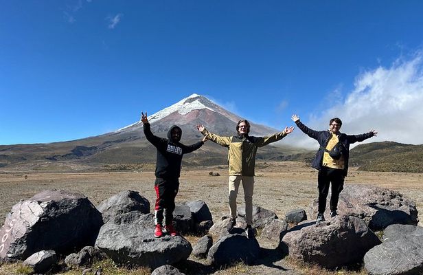 2D private Tour from Quito visiting Cotopaxi, Quilotoa and Baños