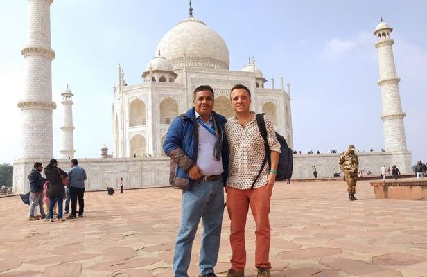 3 Hours Guided Taj Mahal Heritage and Garden Tour in Agra