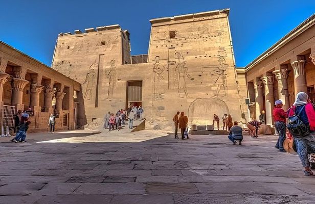 Luxor Private Day Tour from Marsa Alam included (Medinat Habu)