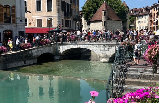 Annecy Old Town Walking Tour Canals & Lake