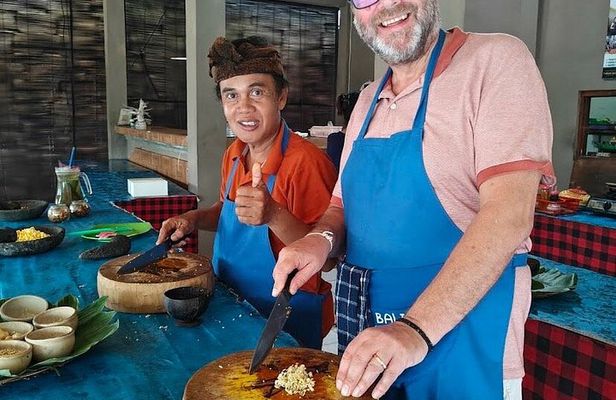 Ubud Market to Table Cooking Class and Local Herb Discovery