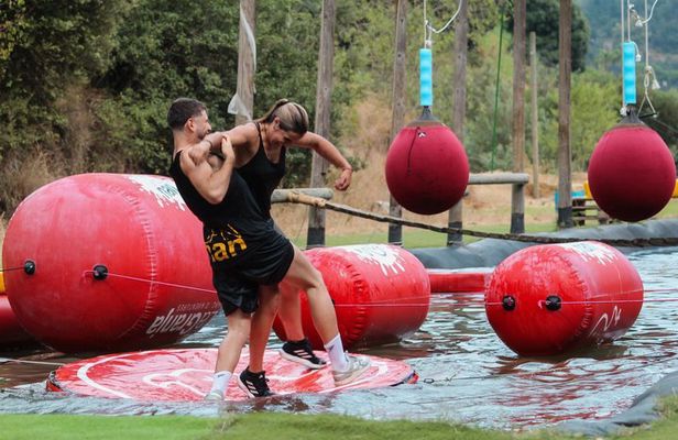 Yellow Humor and Obstacle Course in Barcelona