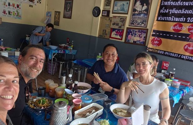 Chiang Mai Beyond the Walls Evening Food Tour