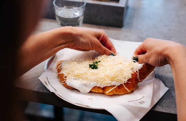 Budapest Food Tour: Local Tastings & Drinks