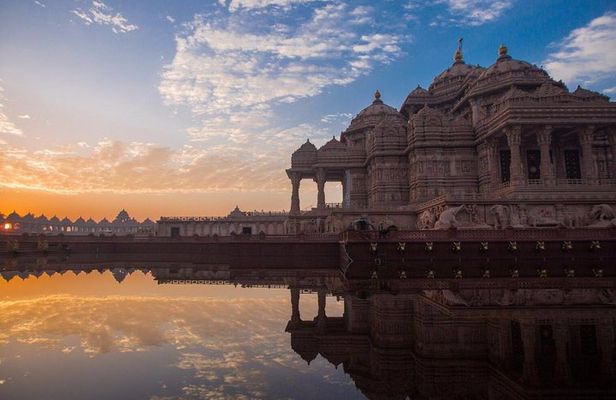 Akshardham Temple Tour with Light and Sound Show and Transfers
